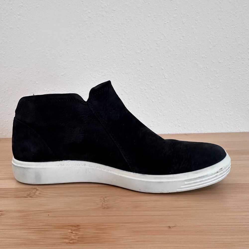 Ecco Soft 7 Low Cut Zip Bootie, Black, Size 6 - 6.5 - Picture 2 of 11